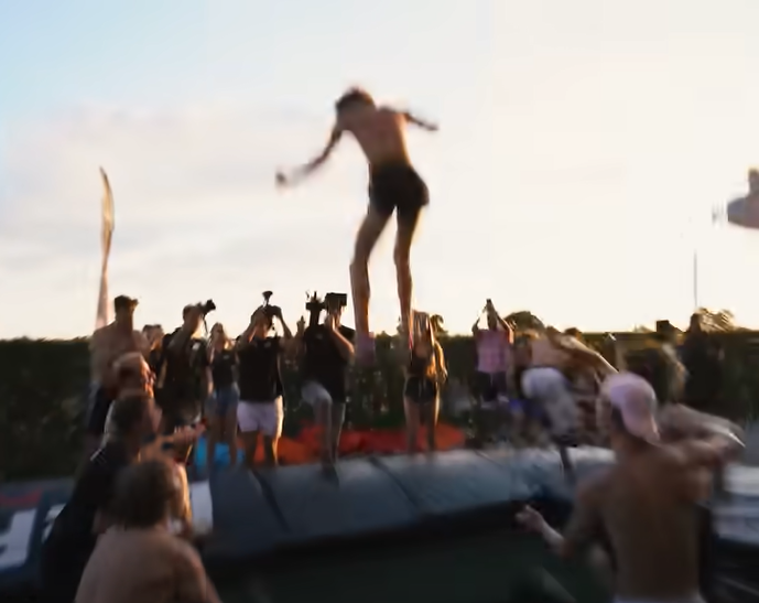 Dziewięciokrotne salto na trampolinie