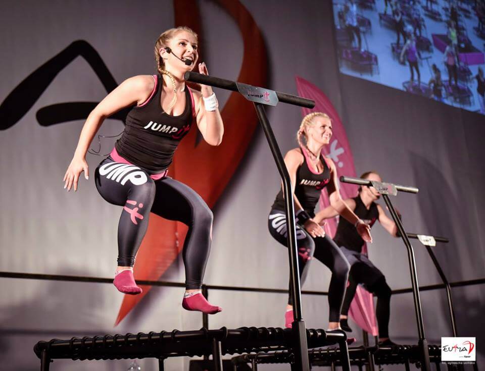 10 powodów dlaczego warto ćwiczyć na trampolinie fitness